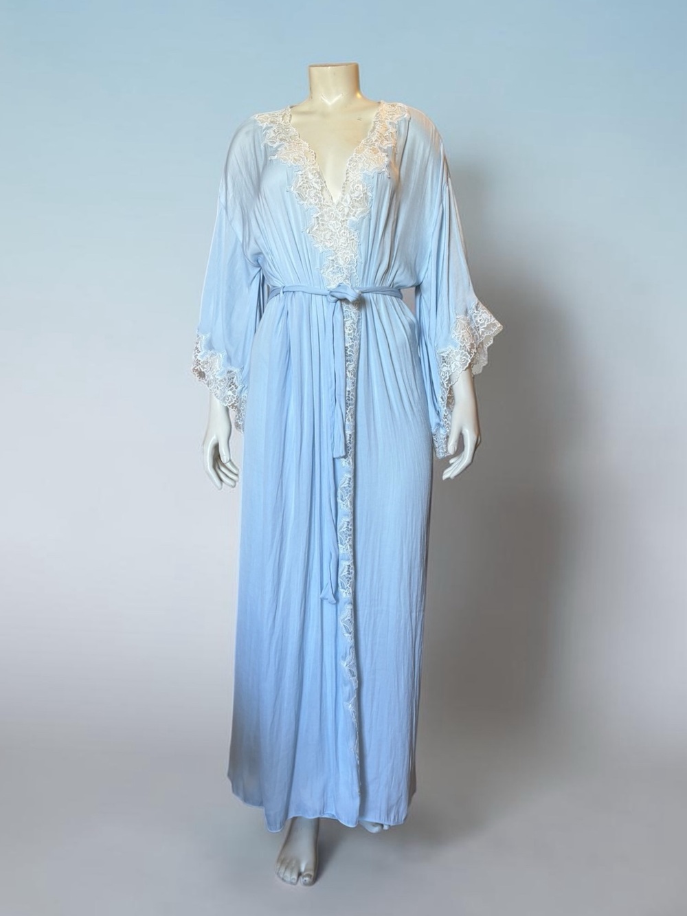 Eileen West Light Blue Lace Trim Long Robe with Belt – Size S/M Full Length